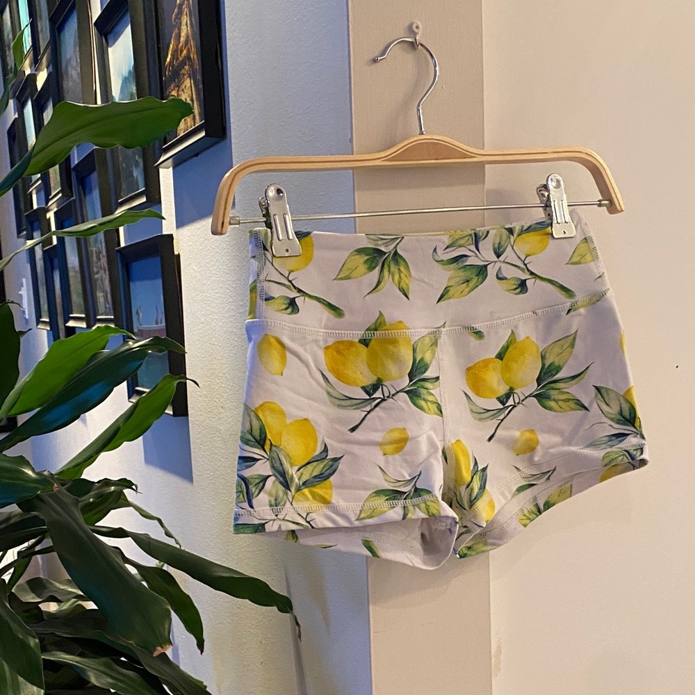 Mignonne short imprimé citrons Savage Barbell Lemon Print Athletic Shorts